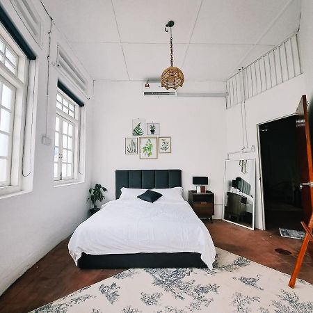 111 Hutton Lane Hostel 조지타운 외부 사진