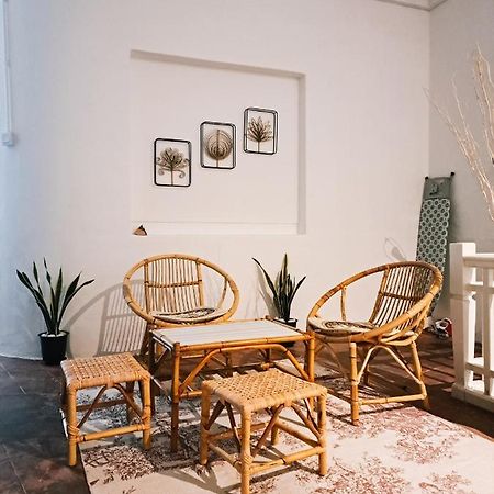 111 Hutton Lane Hostel 조지타운 외부 사진