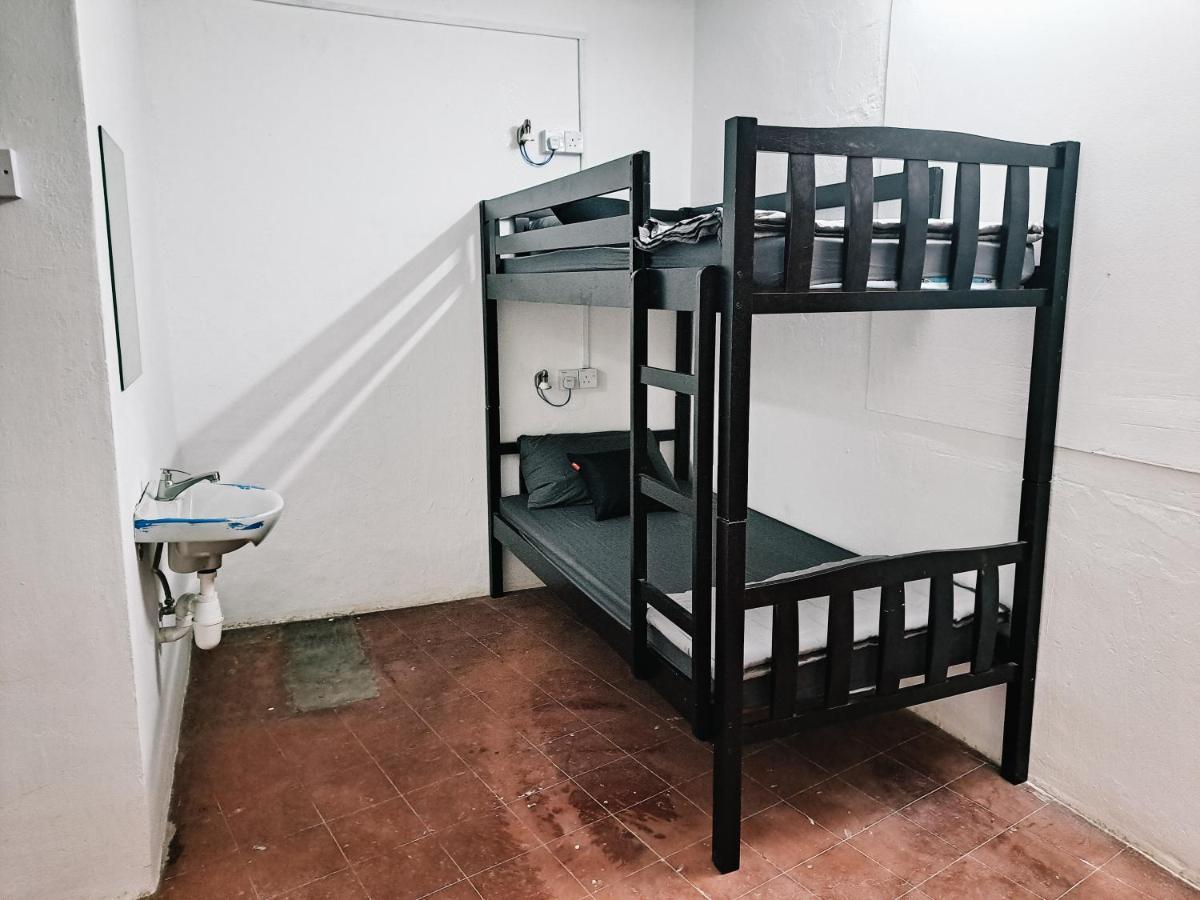 111 Hutton Lane Hostel 조지타운 외부 사진