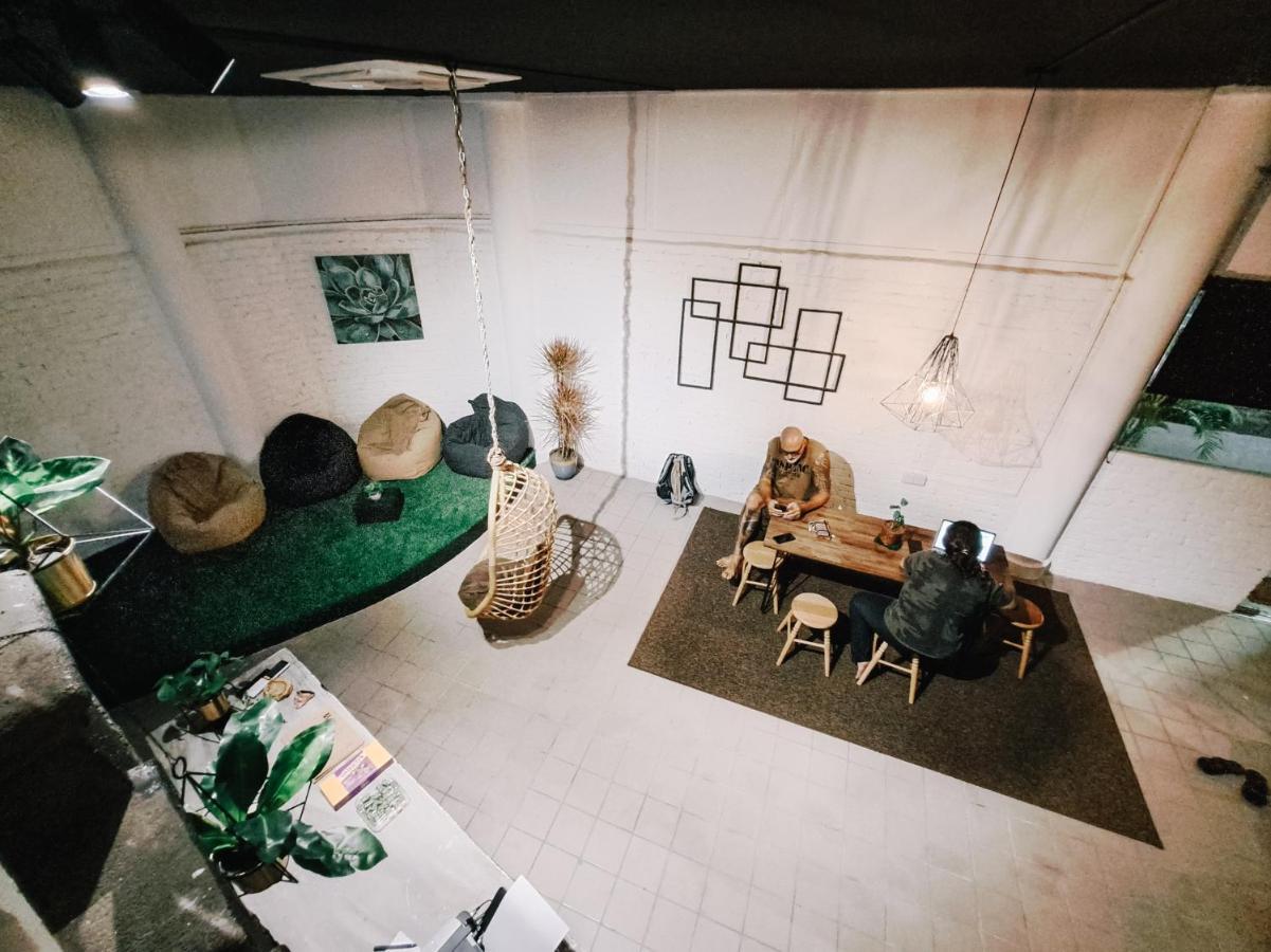 111 Hutton Lane Hostel 조지타운 외부 사진
