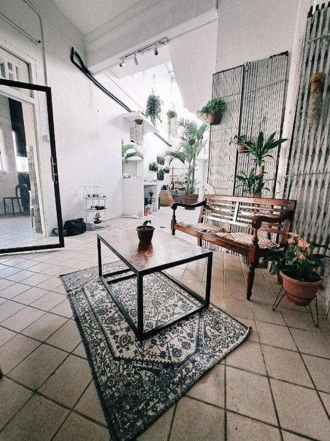 111 Hutton Lane Hostel 조지타운 외부 사진