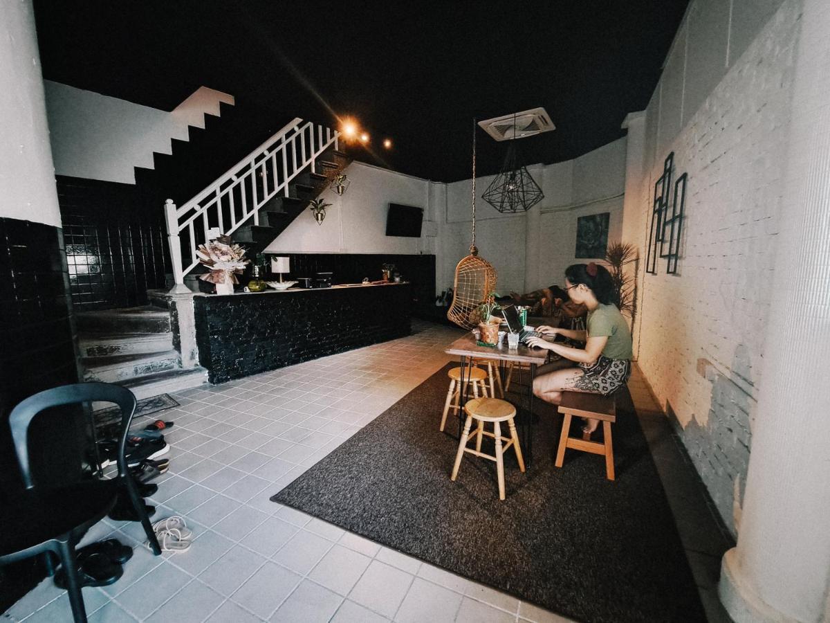 111 Hutton Lane Hostel 조지타운 외부 사진